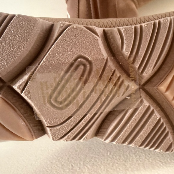 Manitobah boot - size 7 - chestnut - Picture 8 of 9